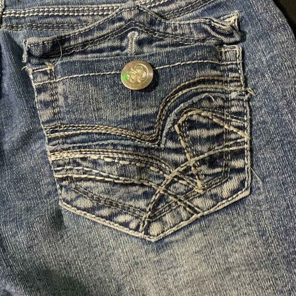 No Boundaries Distressed Blue Jean Shorts - Picture 5 of 6